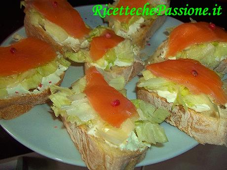 Crostini Salmone al Pepe Rosa