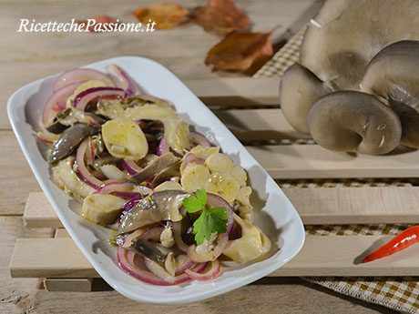 Funghi marinati con cipolla