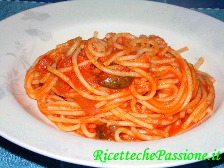 Spaghetti con Sugo al Tonno