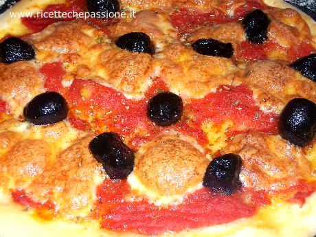 Pizza con Caciocavallo e Olive