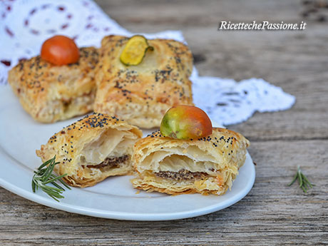 Saccottini di sfoglia al tonno