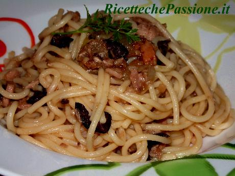 Spaghetti Tonno Olive Capperi