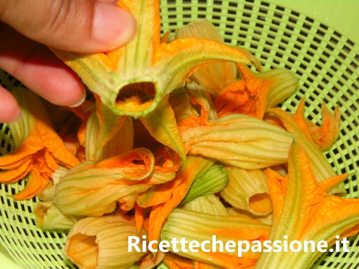 Come Pulire i Fiori di Zucca