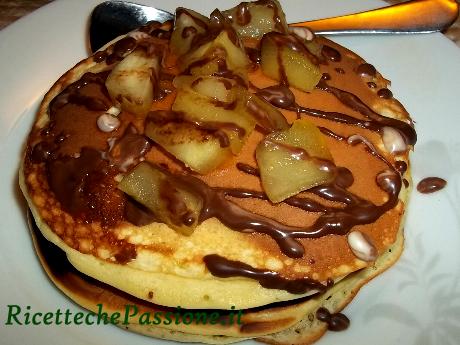 Pancakes con Mele Caramellate